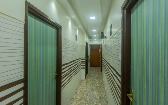 OYO 10016 Hotel Golden Inn