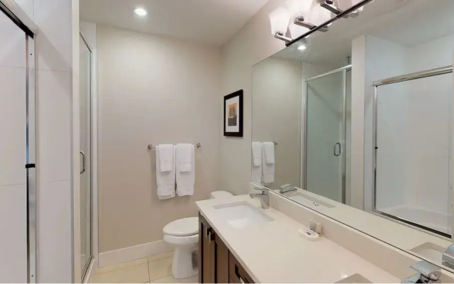 Harrison Lake View Suites