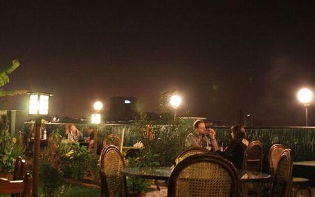 Vivek Hotel