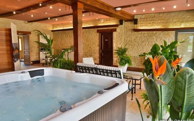 Le Domaine Chateau du Faucon