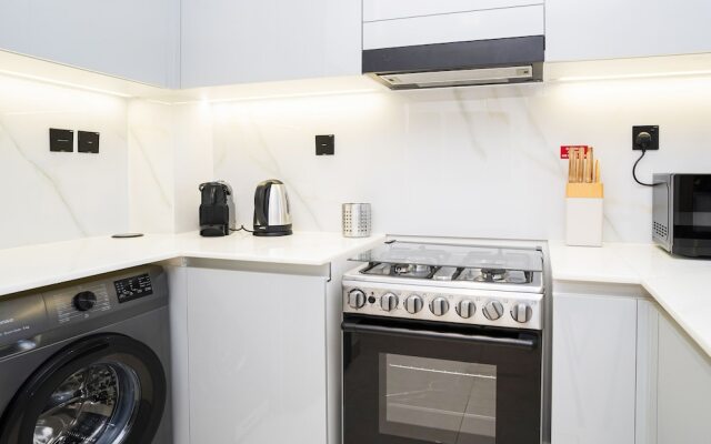 HomesGetaway Cozy 1BR in Binghatti Canal