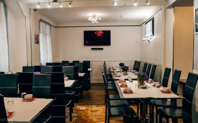 Luxia Hotel