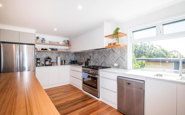 Surf Gums + Sleeps 8 + Pet Friendly + Ocean Views