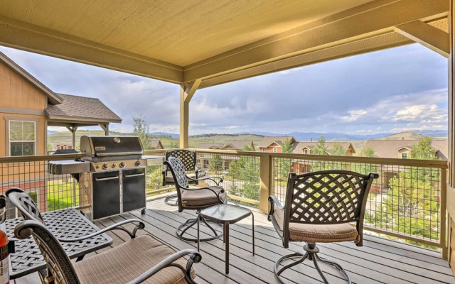 Fall & Winter Getaway: Picturesque Granby Townhome