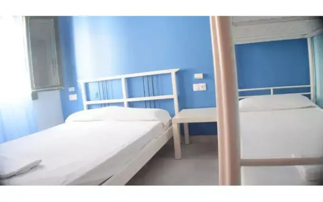 El Baobab Hostel