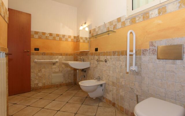 Apartment with Pool near Sea