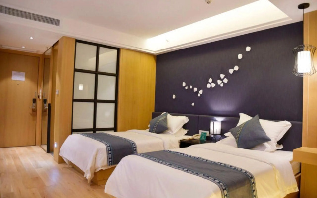 Guoguo Hotel (Xingyi Huijin Center Store)