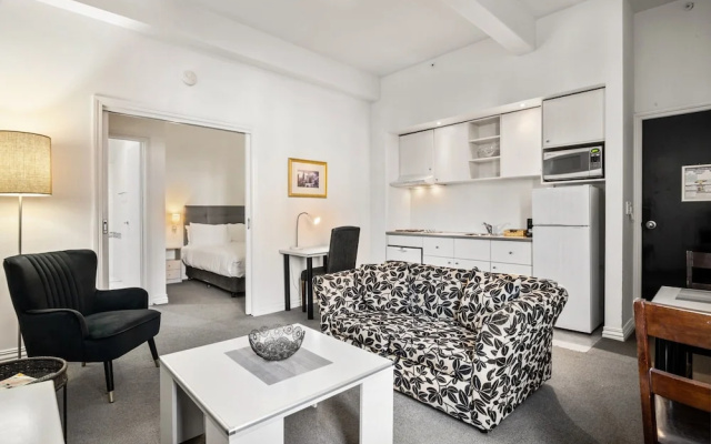 Bright 1-bed Apartment Steps From Collins Street – Guest Rooms – Melbourne