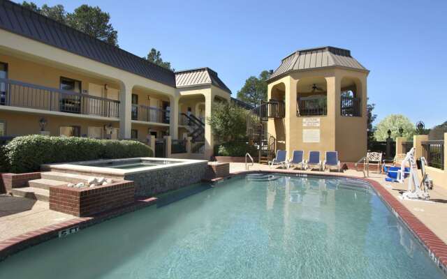 Days Inn by Wyndham Longview South