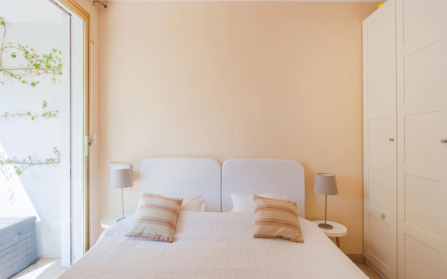 Scenic apartment in Cannes with private terrace