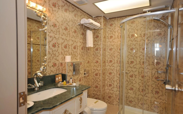 Grand Atakum Hotel