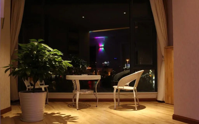 Sea & Cloud Themed Hotel