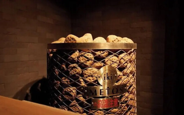 Rembrandt Cabin and Spa Shimbashi - Caters to Men