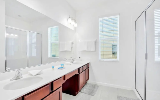 16-guest Lakefront Home w Pool-cinema-games