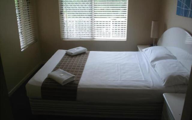 Budds Beach Apartments