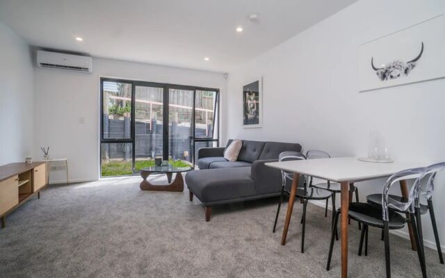 Spacious and Quiet 2 Bedroom Apartment in Ellerslie