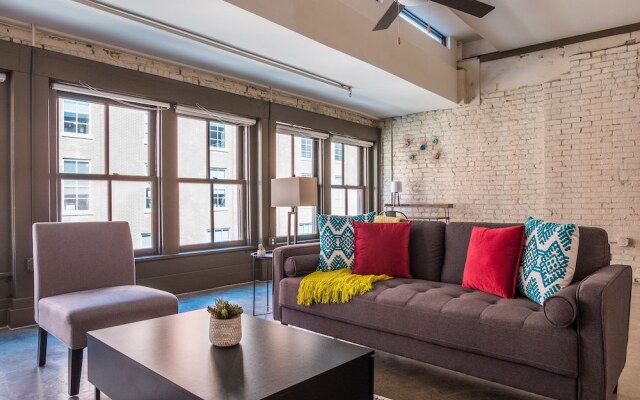 High-Rise Downtown Apts by Frontdesk