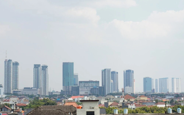 Elegant 1BR Veranda Residence @ Puri Apartment by Travelio