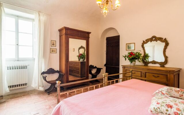 Farmhouse in Bacchereto Near Wine Region