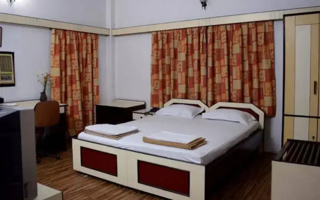 OYO 43924 Harry Guest House