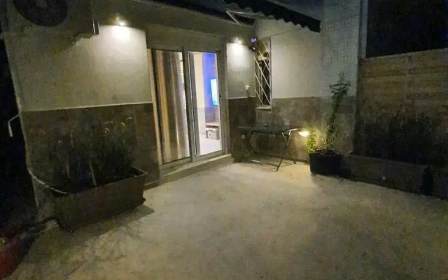 Athens Cozy Studio 30 Sq m semi basement
