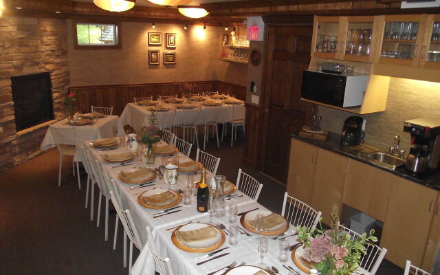 Forest Motel & Woodland Retreat