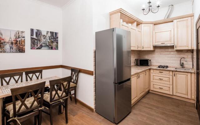 Romari площа Міцкевича