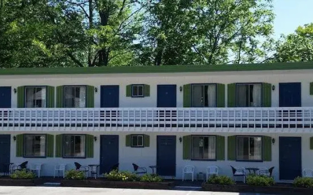 Weirs Beach Motel and Cottages