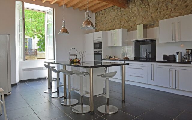 Quaint Villa in Chalabre with Swimming Pool