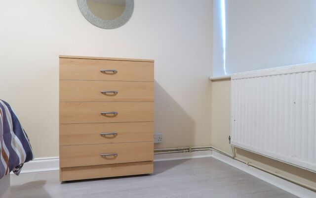 OLD Church Road - Deluxe Single Guest Room 4