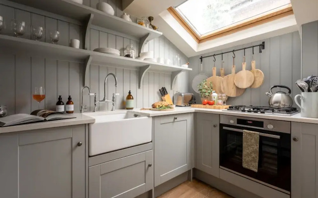 Charming Mews House in Historic Winchester