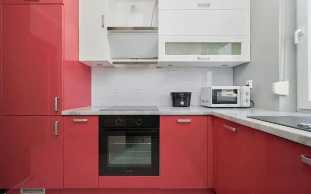 Spacious & Colorful Apartment by Renters