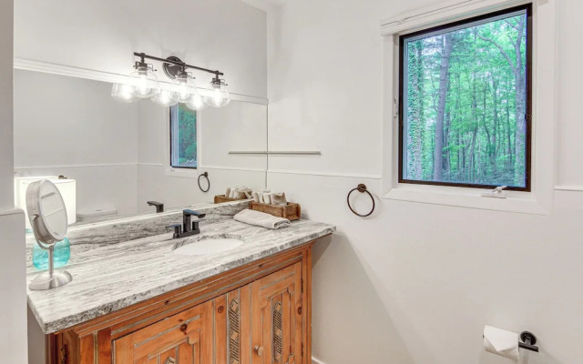 Hendersonville Vacation Rental w/ Private Hot Tub!