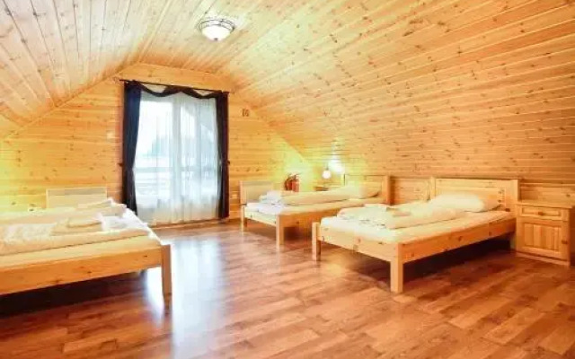 Family Panzio es Apartman Hazak