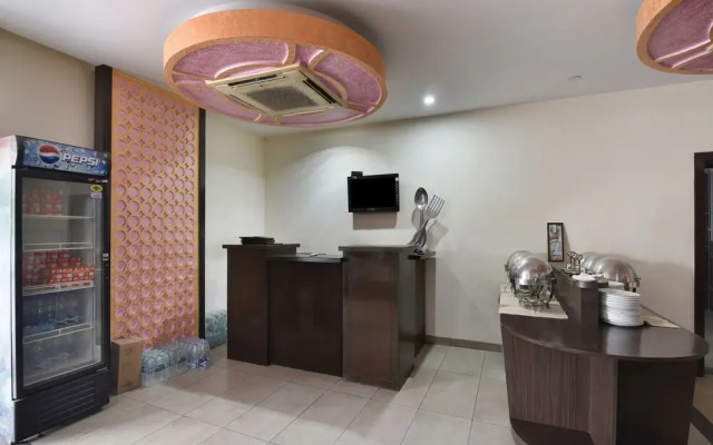 Capital O 38083 Grand Metro Hotel