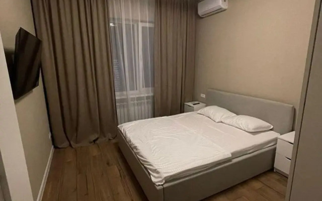 Kottedzh s bol'shim bascejnom i banej