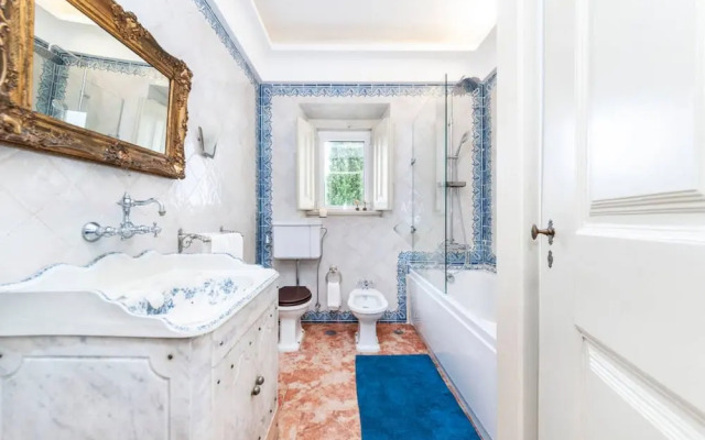 Manor House in Azeit o