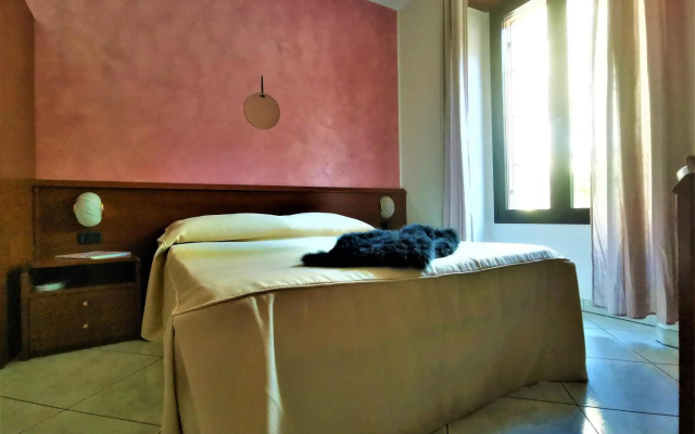 Mokinba Hotels King