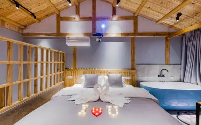 Huasao·1949 Designer Parent-Child Vacation Type Smart Homestay (Nanjing Yunshuiyao Waterwheel Store）