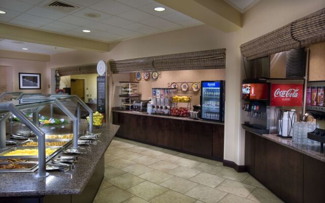 Embassy Suites by Hilton Kansas City International Airport