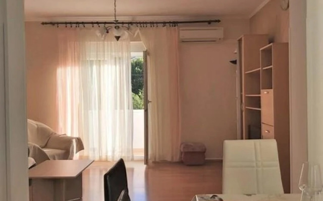 Dani - Free Parking - A1