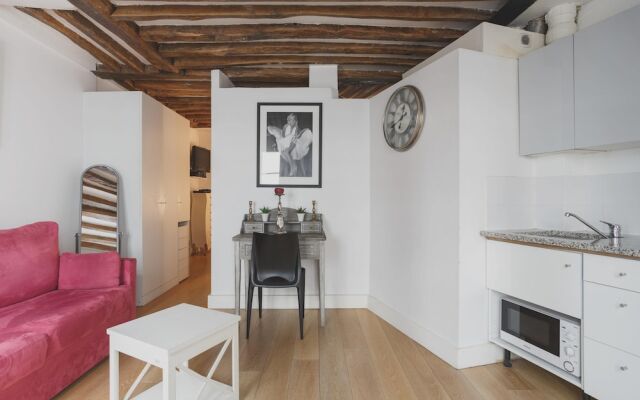 Apartment with One Bedroom in Paris, with Wifi