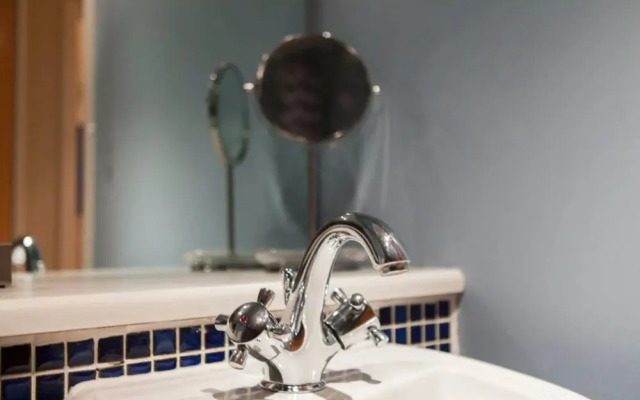 Bright & Stylish West End Apartment, Sleeps 2-4