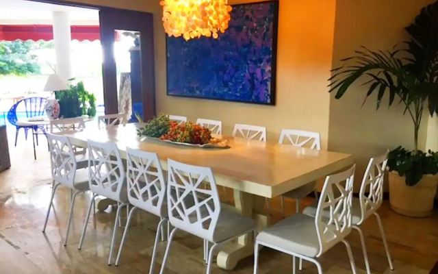 Unlimited Luxury Laureanne's Villa