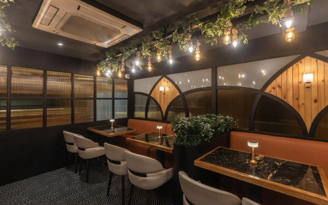 OYO Premium Light House Hill