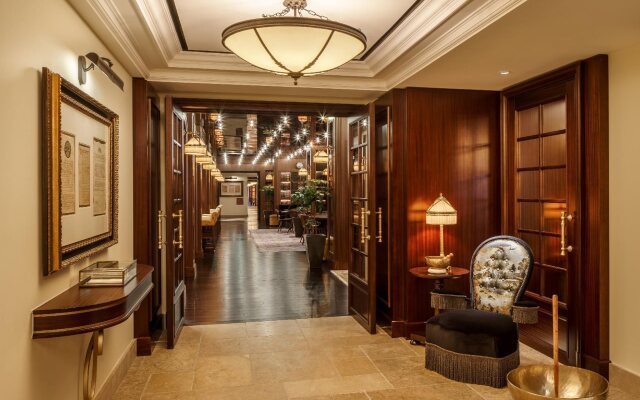 Maxwell Reserve Singapore, Autograph Collection