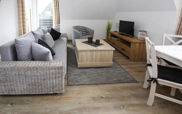 Apartment, Tating in Tating