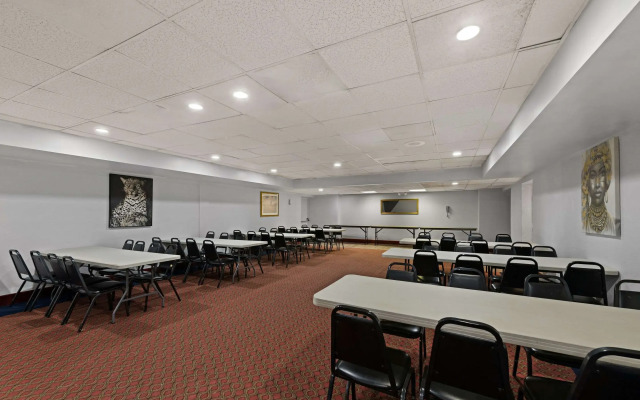 Quality Inn & Suites near I-480 and I-29