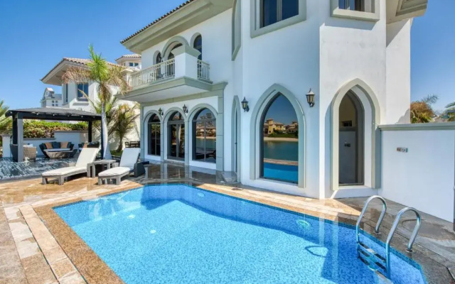 Maison Privee - Glamourous Beachfront Villa on The Palm w/ Pool