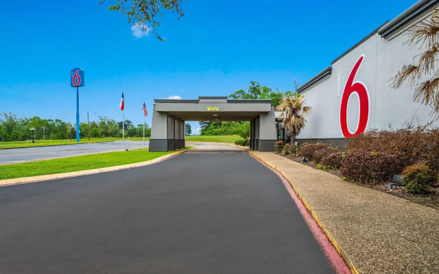 Motel 6 Henderson, TX